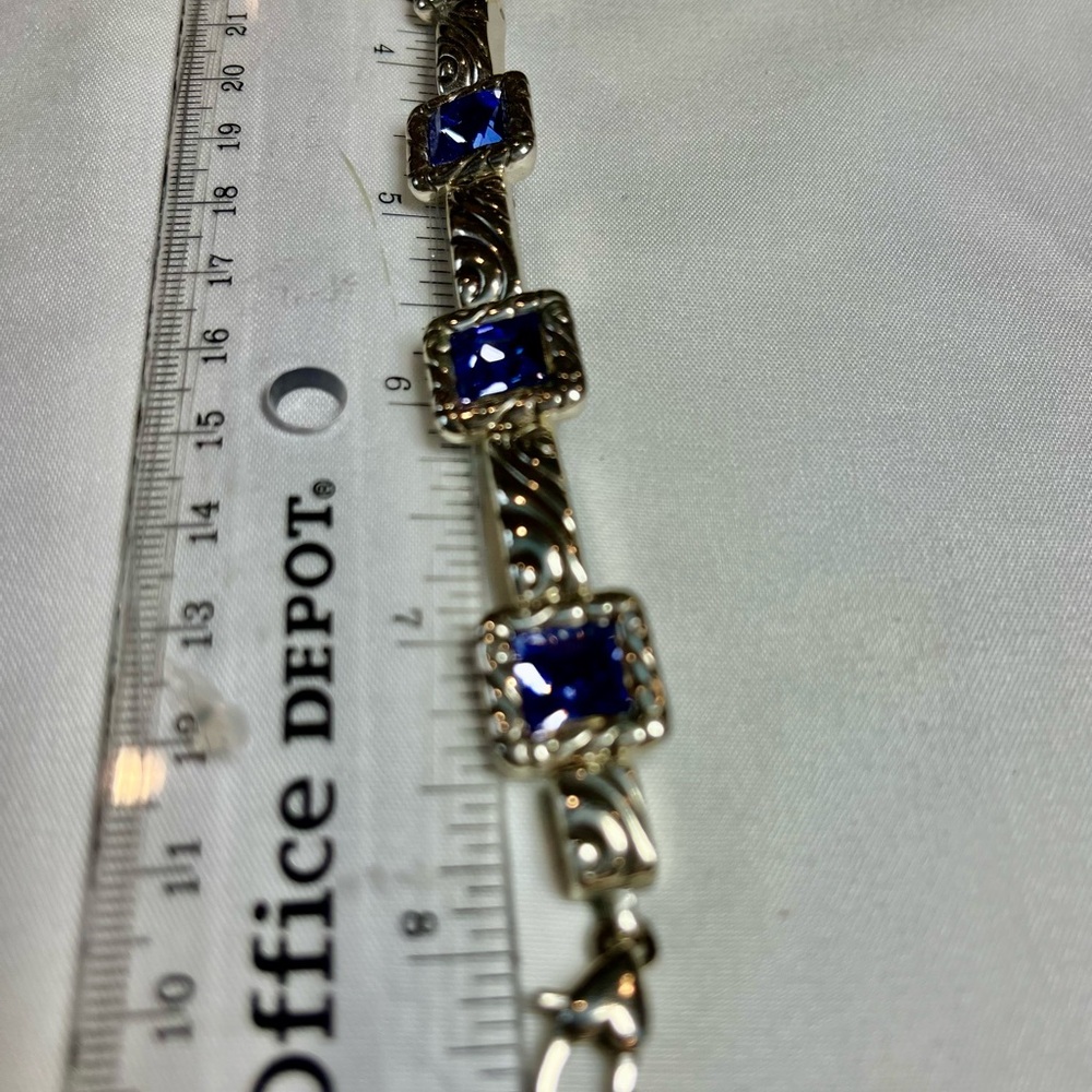 Elegant Brighton Silver and Purple Bracelet - Picture 3 of 6